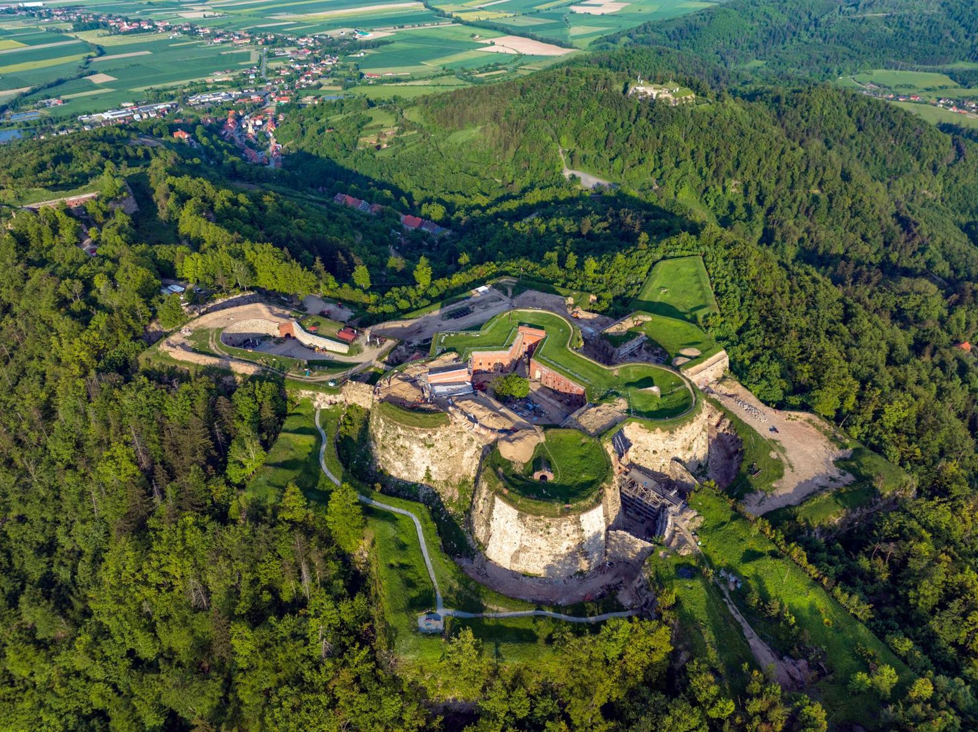 Twierdza Srebrna Gora Donzon Hotel Buitenkant foto