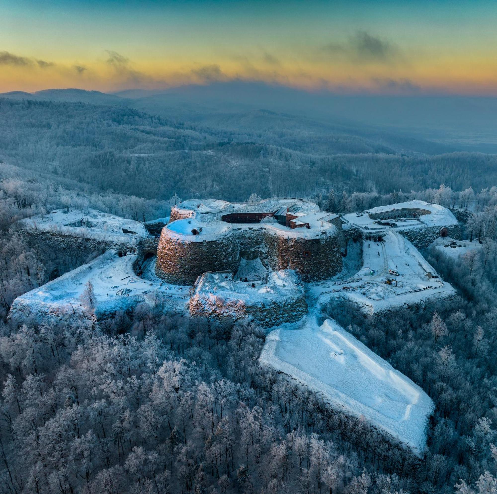 Twierdza Srebrna Gora Donzon Hotel Buitenkant foto