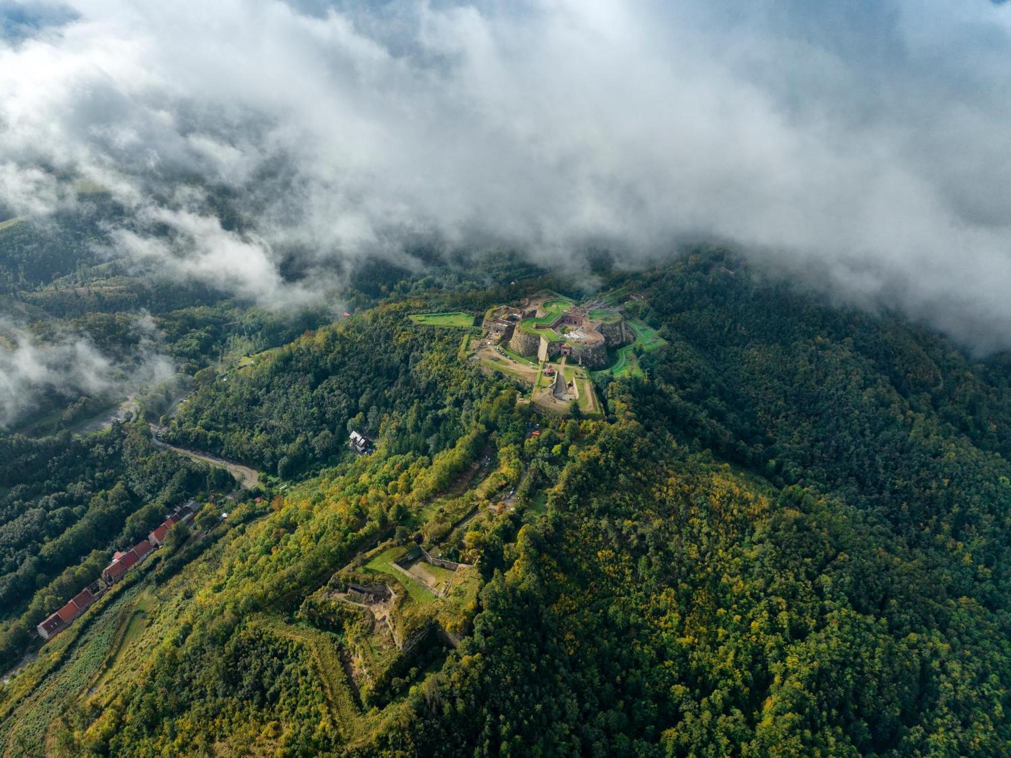 Twierdza Srebrna Gora Donzon Hotel Buitenkant foto